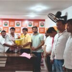 🛑एसटी चालकाच्या सतर्कतेमुळे सोनसाखळी चोर गजाआड.;चालक गावडेंचा भाजपकडून गौरव..