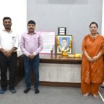 🛑अपर जिल्हाधिकारी शुभांगी साठे यांच्याकडून स्वातंत्र्यवीर सावरकर यांना अभिवादन..