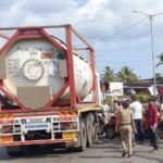 🛑मुंबई -गोवा हायवेवर हॉटेल लेमनग्रास समोर अपघात.;दोघे जण जखमी..